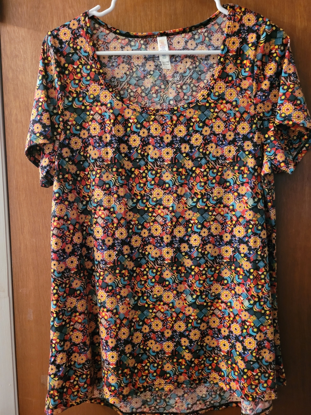 LuLaRoe Scoop Neck Short Sleeve Floral Tee in Black Multi